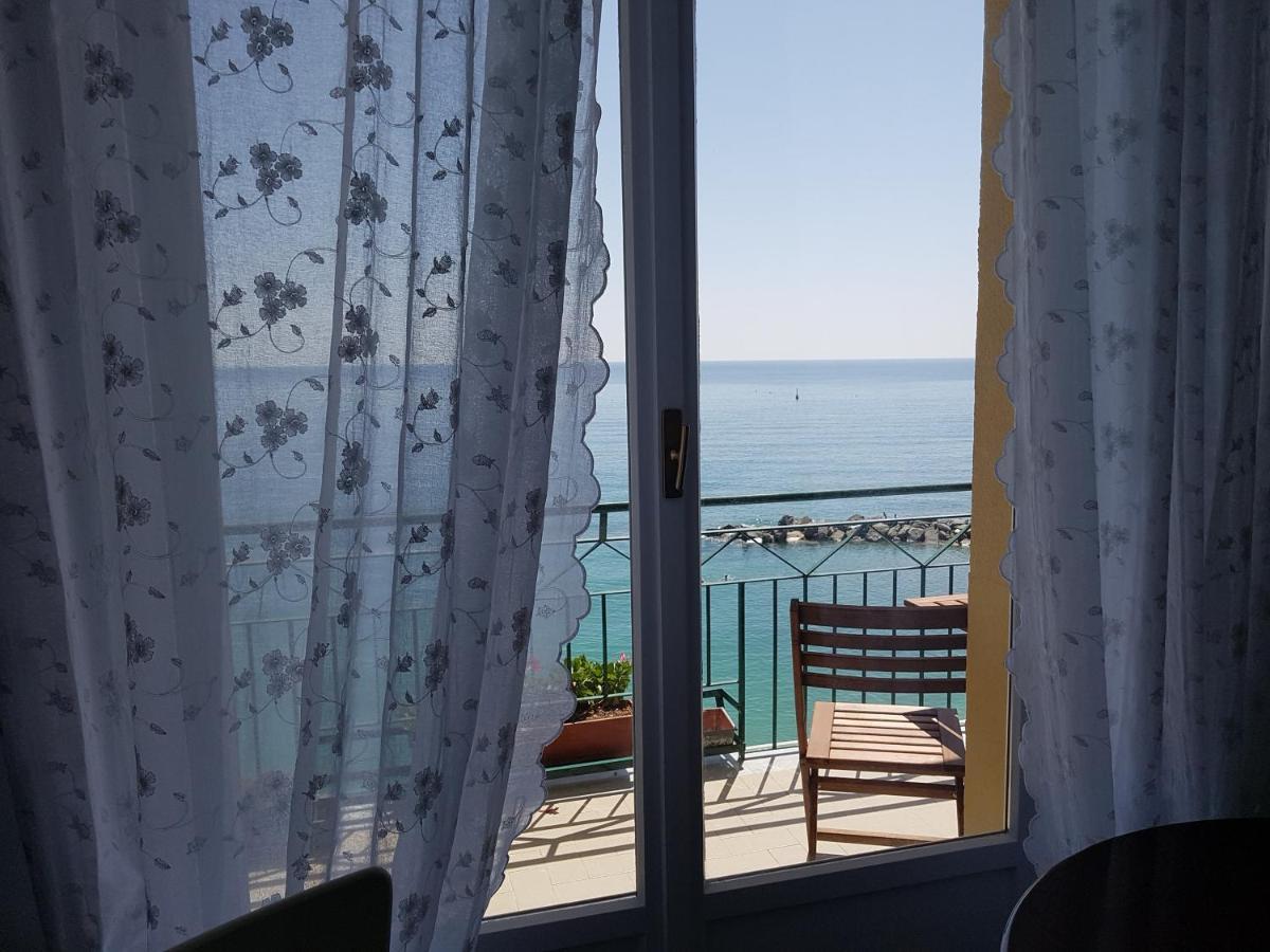 Bea'S Apartment - The Window To The Sea - Seafront مونتيروسّو ال ماري المظهر الخارجي الصورة