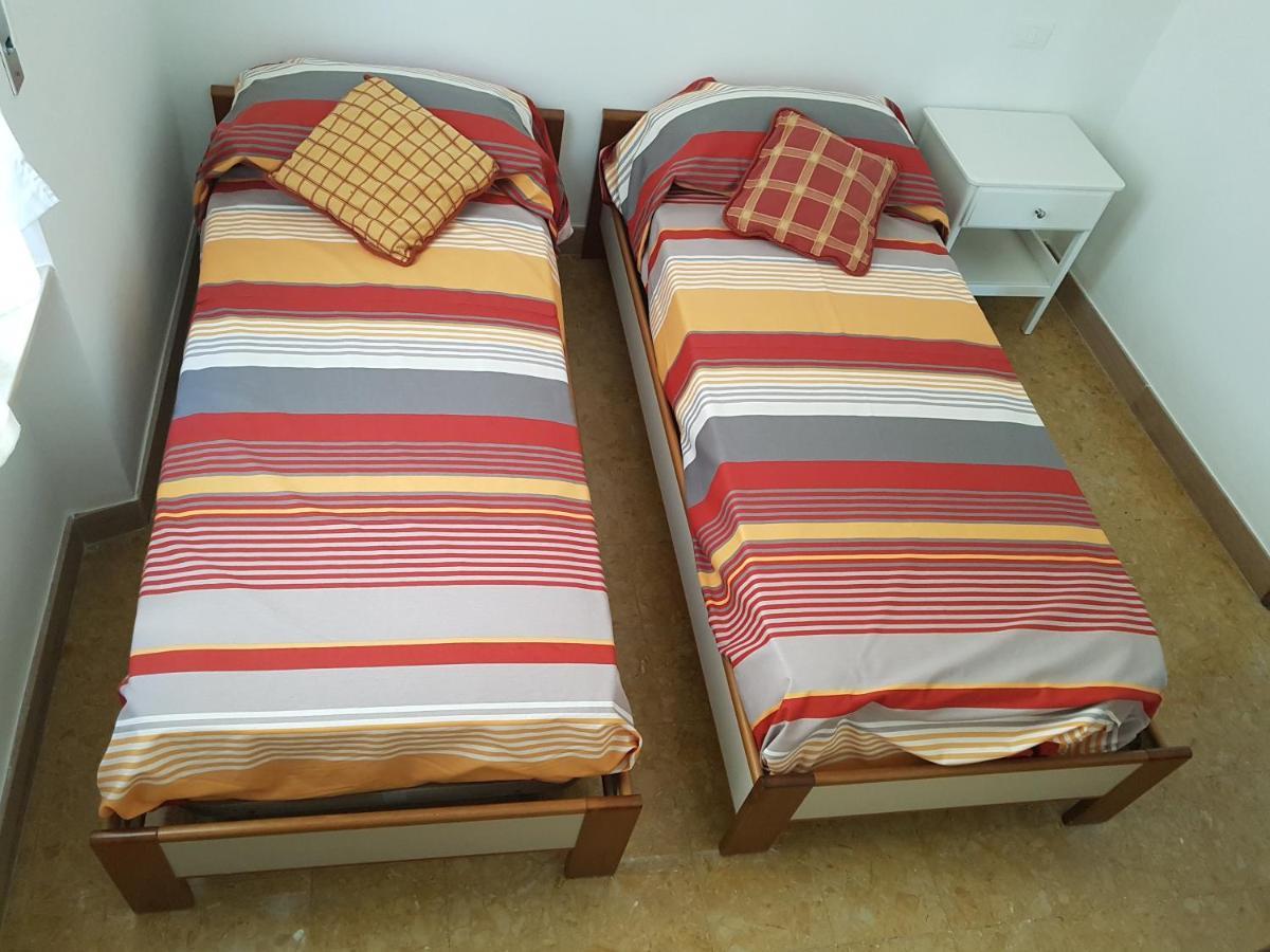 Bea'S Apartment - The Window To The Sea - Seafront مونتيروسّو ال ماري المظهر الخارجي الصورة