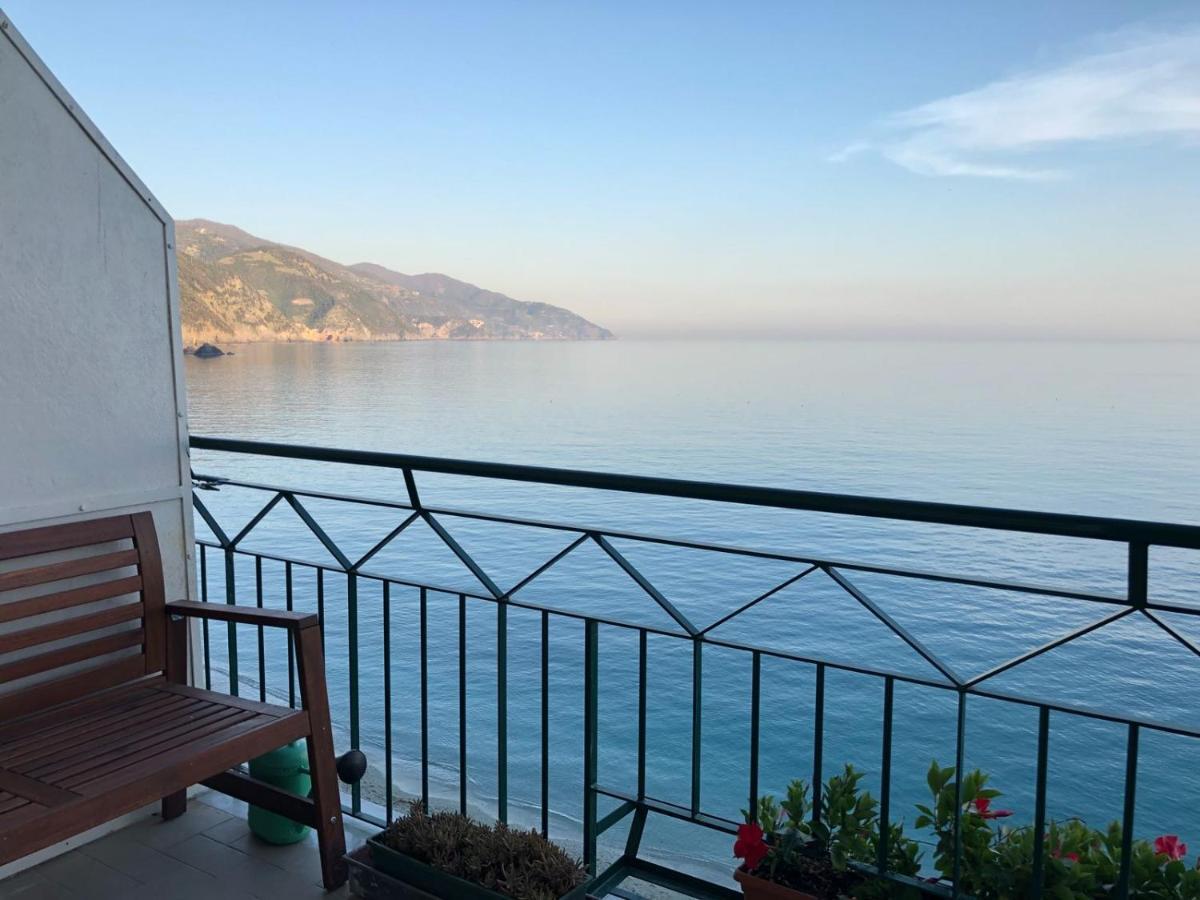 Bea'S Apartment - The Window To The Sea - Seafront مونتيروسّو ال ماري المظهر الخارجي الصورة